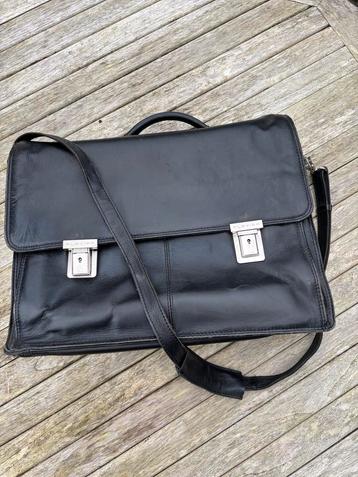 Plevier Leren Aktetas met Veel Vakken beschikbaar voor biedingen