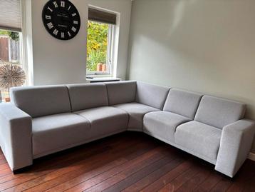 Hoekbank te koop beschikbaar voor biedingen
