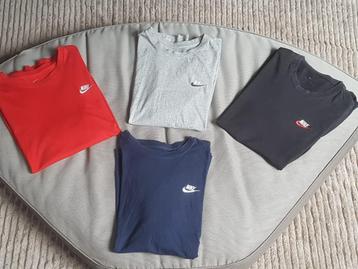 4x Nike shirt beschikbaar voor biedingen