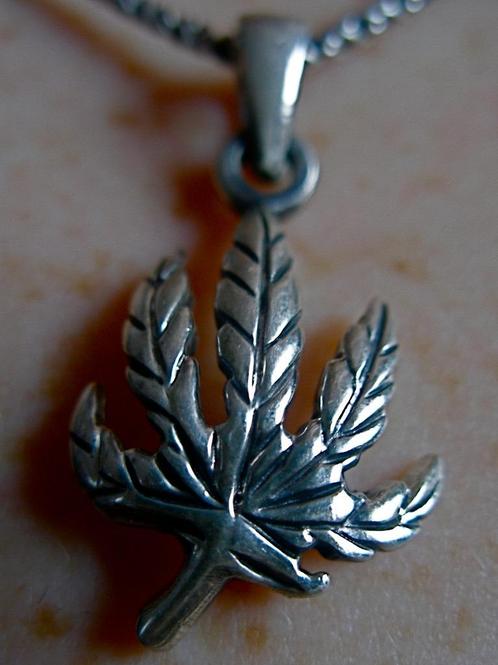 Zilveren 925 zilver kettinghanger met mooi bewerkt wietblad, Sieraden, Tassen en Uiterlijk, Kettinghangers, Nieuw, Zilver, Zilver