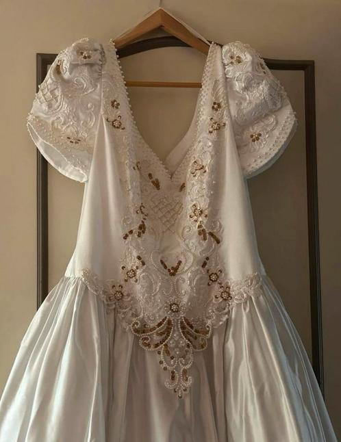 Bling bling trouwjurk, Kleding | Dames, Trouwkleding en Trouwaccessoires, Gedragen, Trouwjurk, Beige, Ophalen