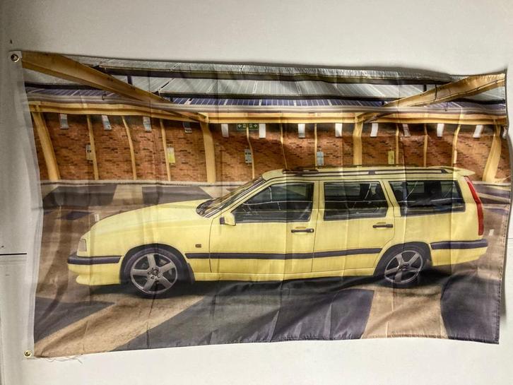 Vlaggen met volvo 850 decoratie nieuw garage loods, Auto diversen, Handleidingen en Instructieboekjes, Ophalen of Verzenden
