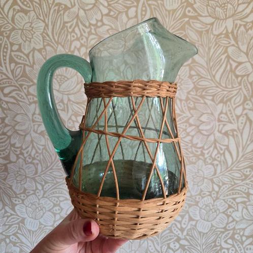 Italiaanse vintage water- of wijnkan / karaf met rotan, Antiek en Kunst, Antiek | Vazen, Ophalen of Verzenden