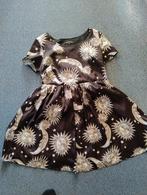 Feestelijke jurk met maan en zon print, maat M, Kleding | Dames, Maat 38/40 (M), Zwart, Nieuw, Ophalen of Verzenden