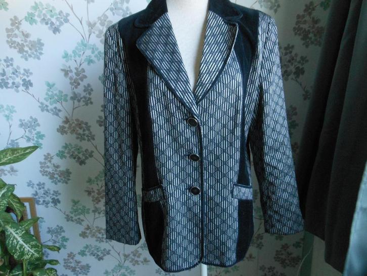 Heel mooi jasje van MARCONA, Kleding | Dames, Jasjes, Kostuums en Pakken, Zo goed als nieuw, Jasje, Maat 42/44 (L), Zwart, Ophalen of Verzenden