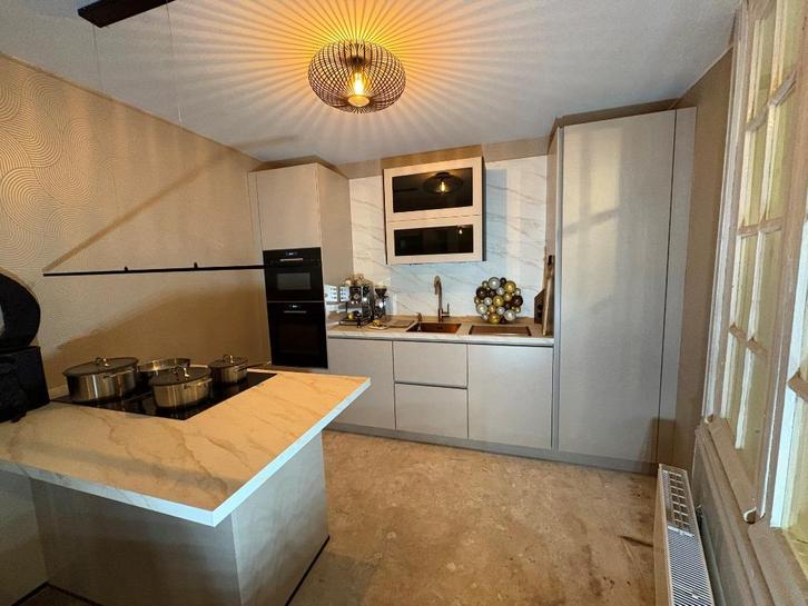 Keuken compleet met Bosch apparatuur, nieuw, Huis en Inrichting, Keuken | Servies, Nieuw, Kop(pen) en/of Schotel(s), Overige stijlen