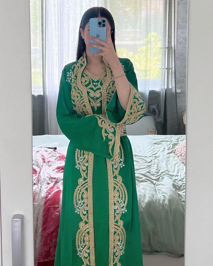 Elegante Groene Takchita met Gouden Borduursel, Kleding | Dames, Gelegenheidskleding, Zo goed als nieuw, Overige typen, Maat 38/40 (M)