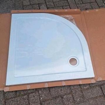 Diverse nieuwe douchevloeren nieuw beschikbaar voor biedingen