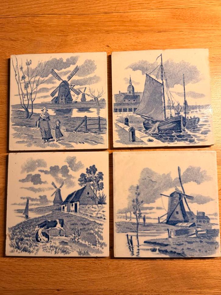Le Glaive Tegel - Molen & Figuren. Antieke Delftsblauw tegel, Antiek en Kunst, Antiek | Wandborden en Tegels, Ophalen of Verzenden