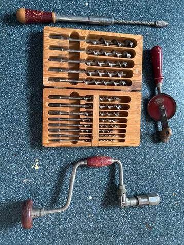 Vintage Handboor Set met Boren en Gereedschap Antiek Gereeds beschikbaar voor biedingen