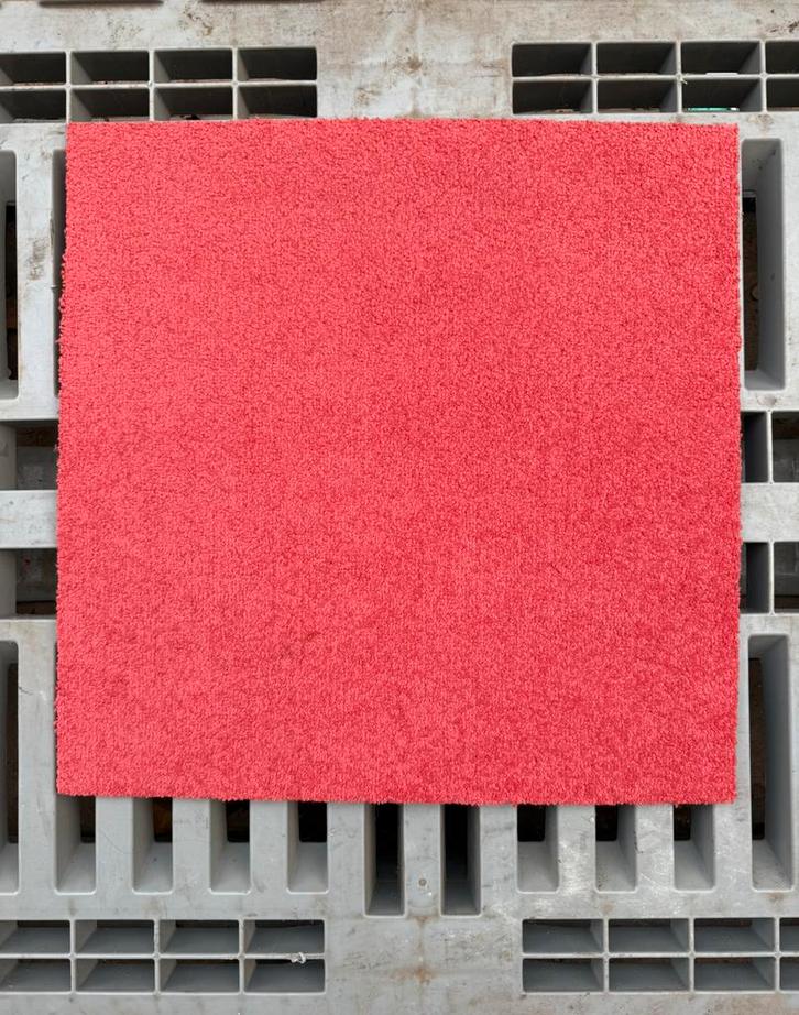 Tapijttegels Desso - roze - 50x50-  17 m2, Huis en Inrichting, Stoffering | Vloerbedekking, Zo goed als nieuw, Tapijttegels, Overige kleuren