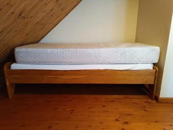 Massief Houten Bed met Spiraalbodem beschikbaar voor biedingen