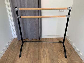 Hout en metaal ballet barre  beschikbaar voor biedingen