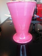 Leuke roze vaas van Grun & Form., Huis en Inrichting, Woonaccessoires | Vazen, Minder dan 50 cm, Ophalen of Verzenden, Zo goed als nieuw