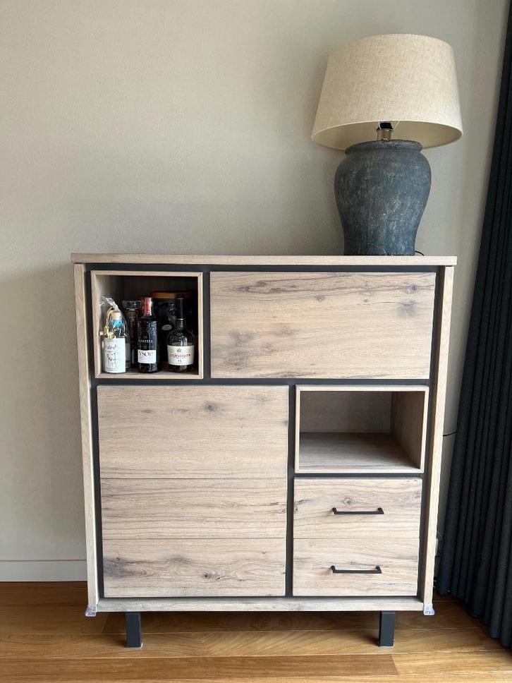 Dressoir in nog erg goede staat., Huis en Inrichting, Kasten | Dressoirs, Gebruikt, 100 tot 150 cm, 25 tot 50 cm, Met lade(s)