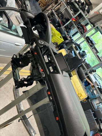 BMW E81,E82,E87,E88  1 serie dacshbord met navigatie  beschikbaar voor biedingen