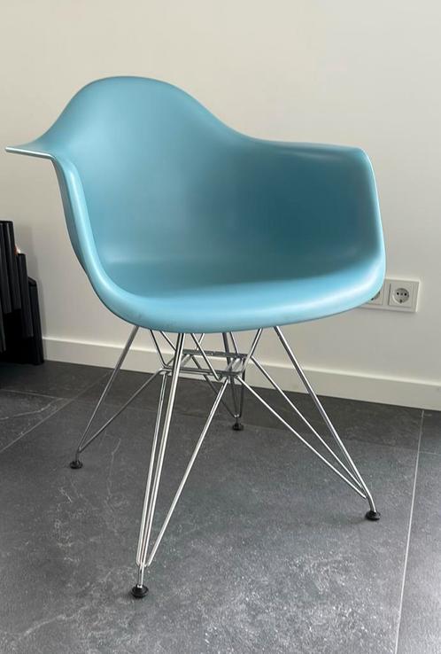 Originele Vitra DAR chair in lichtblauw, Huis en Inrichting, Stoelen, Zo goed als nieuw, Eén, Kunststof, Blauw, Ophalen