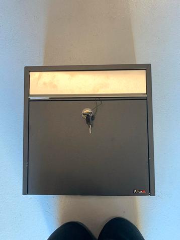 Allux 2500 Brievenbus Zwart/Inox beschikbaar voor biedingen