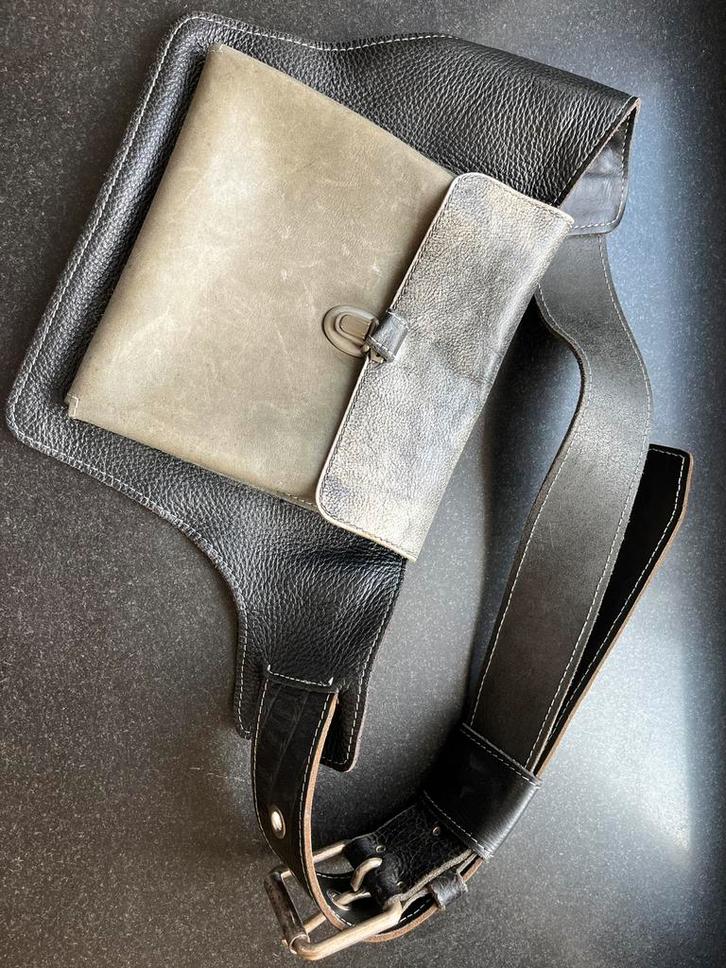 Mirjam Zwolsman lederen heuptas riemtas, Sieraden, Tassen en Uiterlijk, Tassen | Damestassen, Gebruikt, Overige typen, Overige kleuren