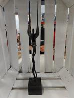 Bronzen beeld Goddess Klaas van den Berg, Ophalen