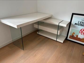 Design bureau (hoek) met 2 lades beschikbaar voor biedingen