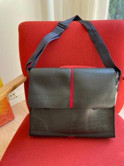 Laptop tas van geupcyclede binnenband, Sieraden, Tassen en Uiterlijk, Tassen | Schoudertassen, Zo goed als nieuw, Overige merken