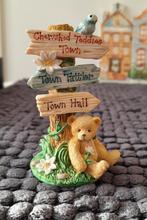 4 TEDDYBEREN; WEGWIJZER, SLEUTEL, DISPLAY, HILARY HUGABEAR, Ophalen of Verzenden, Nieuw, Beeldje, Cherished Teddies