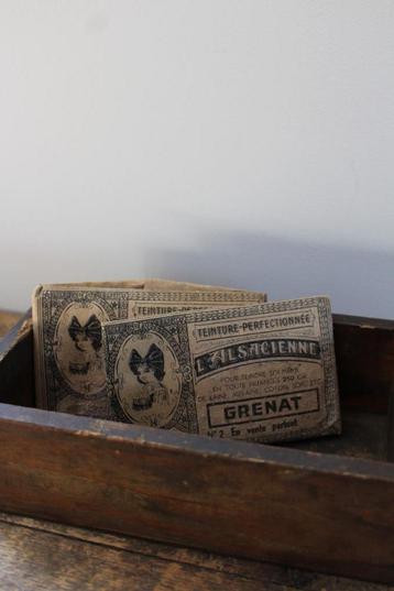 Lot van 2 oude zakjes verfstof L' Alsacienne Pronck & Praal  beschikbaar voor biedingen