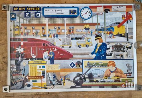 【★★★★✩】orig🖼school-/praatplaat【POSTUMA】Op het station, Antiek en Kunst, Antiek | Schoolplaten, Ophalen of Verzenden