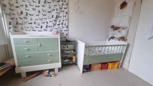 Vintage commode en ledikantje, Kinderen en Baby's, Kinderkamer | Complete kinderkamers, Gebruikt, Jongetje of Meisje, Ophalen
