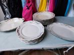 Wit met goud servies 8 delig, Antiek en Kunst, Antiek | Servies compleet, Ophalen of Verzenden