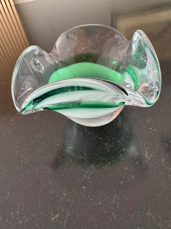 Glazen schaal met groen accent, Antiek en Kunst, Antiek | Schalen, Verzenden