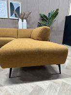 ZGAN Montel Turner Design Hoekbank - Okergeel - 255 x 210, 250 tot 300 cm, -, -, Hoekbank