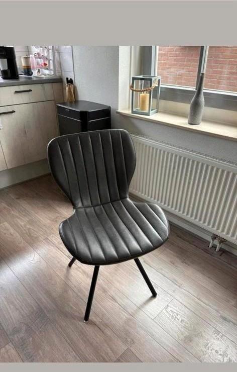 5 eetkamer stoelen. Grijs bijna gratis!, Huis en Inrichting, Stoelen, Zo goed als nieuw, Vijf, Zes of meer stoelen, Leer, Grijs