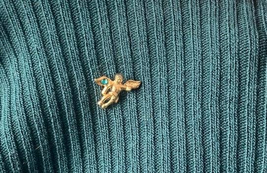 Button Engeltje met steentje blauwgroen, Verzamelen, Speldjes, Pins en Buttons, Verzenden, Zo goed als nieuw, Overige onderwerpen