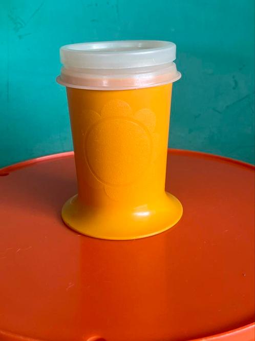 Retro kinder- drinkbeker geel bloem jaren 70 Tupperware, Huis en Inrichting, Keuken | Tupperware, Zo goed als nieuw, Beker of Kan