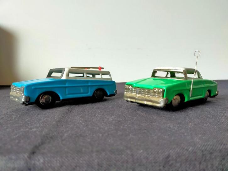 2 VINTAGE BLIKKEN SPEELGOED AUTO`S, Antiek en Kunst, Curiosa en Brocante, Ophalen of Verzenden