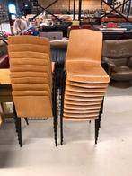 30 stapelbare nette houten stoelen €15,- p.s., Bruin, Ophalen of Verzenden, X, Vijf, Zes of meer stoelen