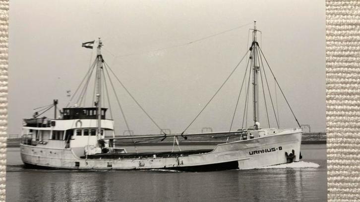 Uranus-B   ex Coen  1935 Niestern, Verzamelen, Scheepvaart, Zo goed als nieuw, Kaart, Foto of Prent, Ophalen of Verzenden