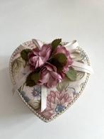 heel mooi hartvormig sieraden doosje en stofje met bloemen 1, Ophalen of Verzenden, Gebruikt, Roze, Hardcase