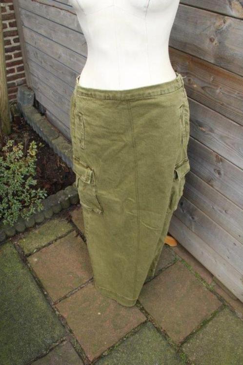 Rok groen Urban Revivo mt 42 Vaste prijs, Kleding | Dames, Rokken, Zo goed als nieuw, Maat 42/44 (L), Groen, Onder de knie, Ophalen of Verzenden