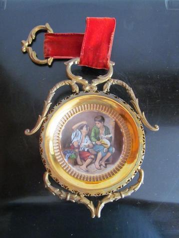Vintage hand made in Italie - Florentine porselein medaillon beschikbaar voor biedingen