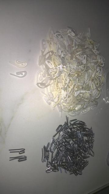 GORDIJN  haken - metaal en plastiek beschikbaar voor biedingen