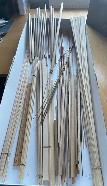 Grote partij modelbouwhout + messing strips beschikbaar voor biedingen