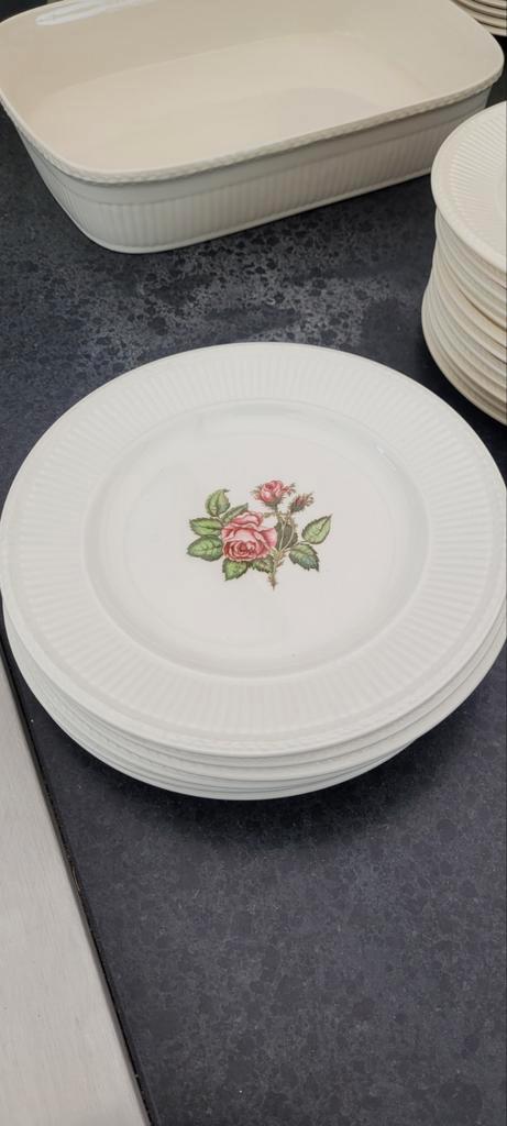 Wedgwood Moss Rose Gebaksbordjes (6 stuks), Huis en Inrichting, Keuken | Servies, Zo goed als nieuw, Bord(en), Wedgwood, Porselein