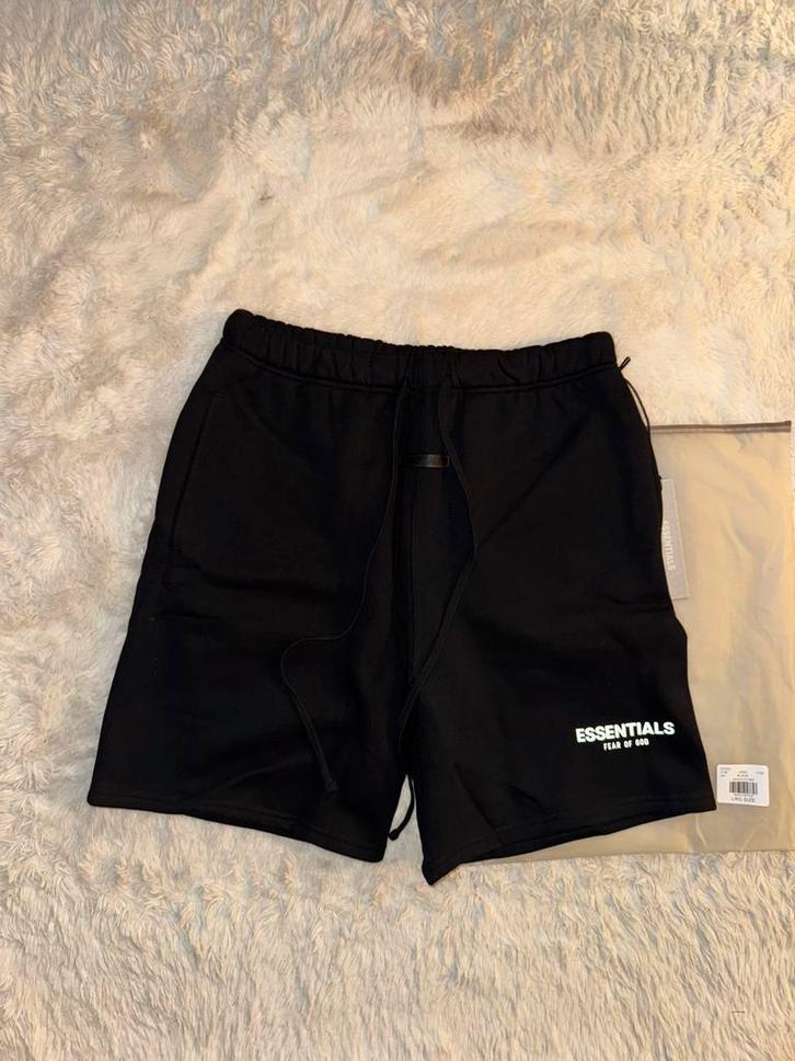 Fear of God Essentials korte broek maat L, Kleding | Heren, Broeken en Pantalons, Nieuw, Maat 52/54 (L), Zwart, Ophalen of Verzenden