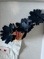 Marni broche met leren zwarte bloemen en gouden, Sieraden, Tassen en Uiterlijk, Broches, Verzenden, Zo goed als nieuw, Overige kleuren