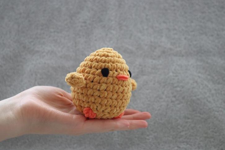 Kuiken - zelfgehaakte knuffel, Hobby en Vrije tijd, Breien en Haken, Nieuw, Haken, Overige typen, Ophalen of Verzenden