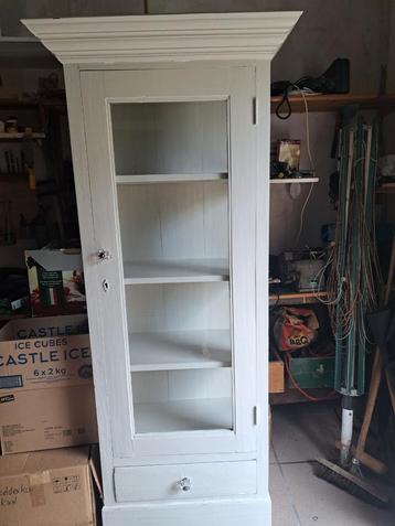 Mooie brocante kast.  beschikbaar voor biedingen