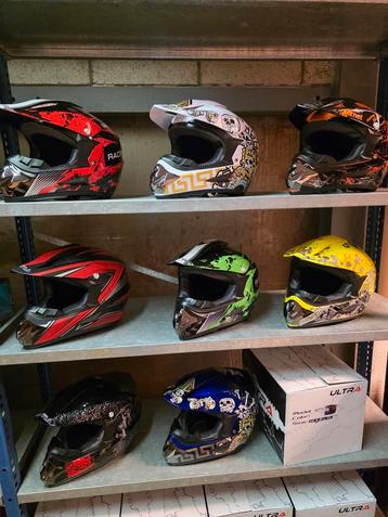 Kinder crosshelmen beschikbaar voor biedingen